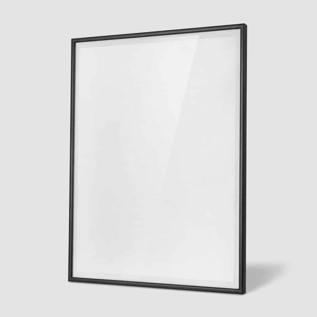 Cadre en verre 50 × 70 cm en portrait au-dessus d'un canapé