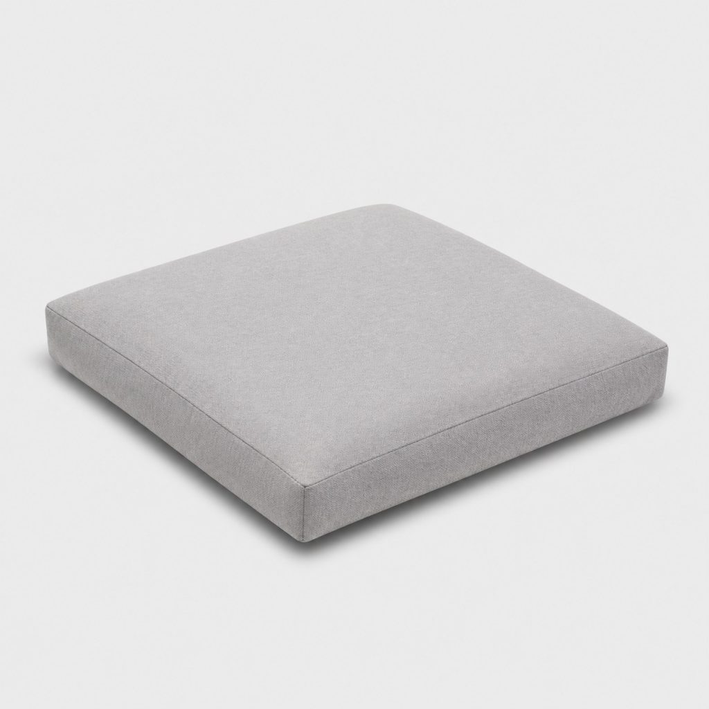 Coussin de sol 40 × 40 cm gris clair posé au sol