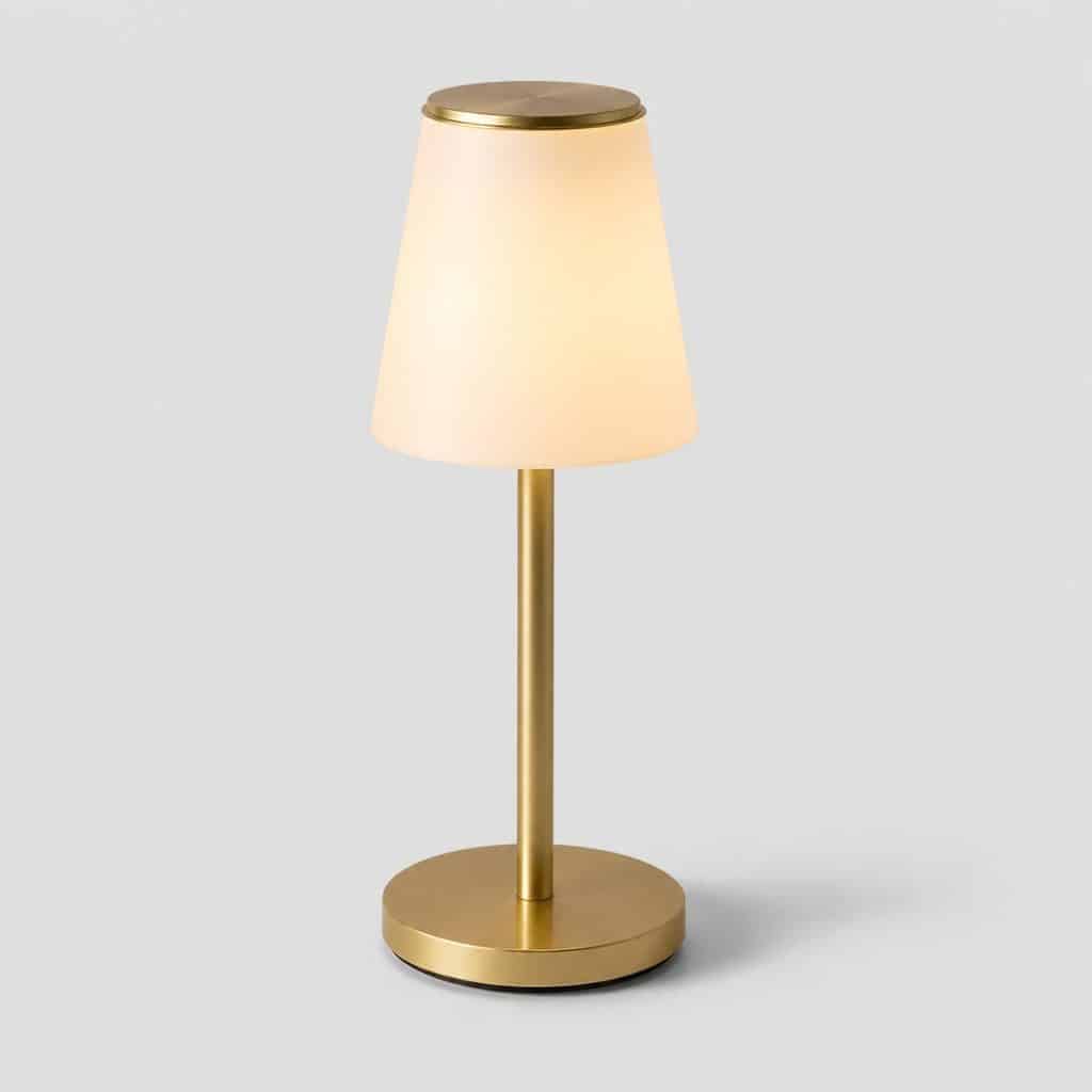 Lampe LED rechargeable sans fil sur une table