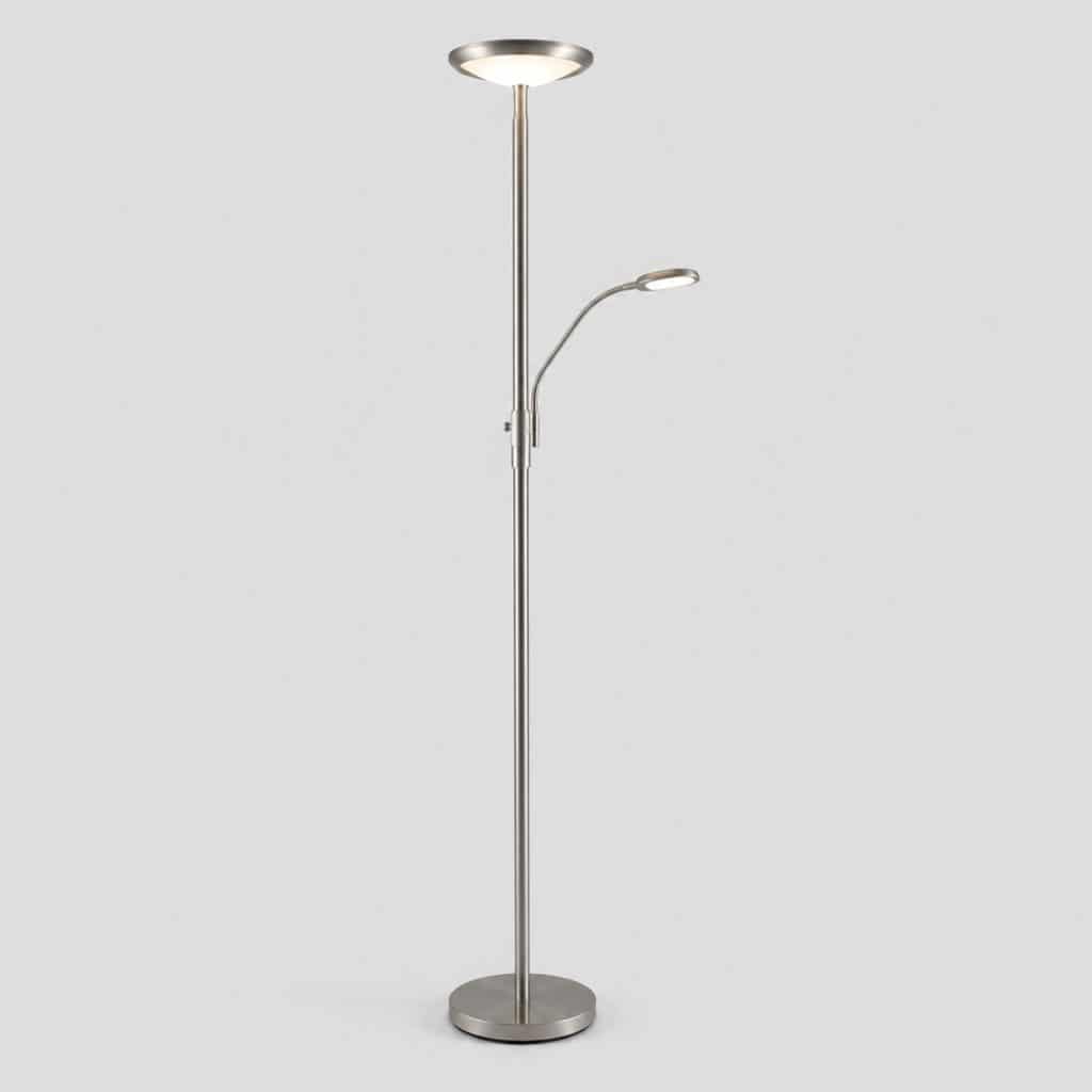 Lampadaire LED sur pied dans un coin salon
