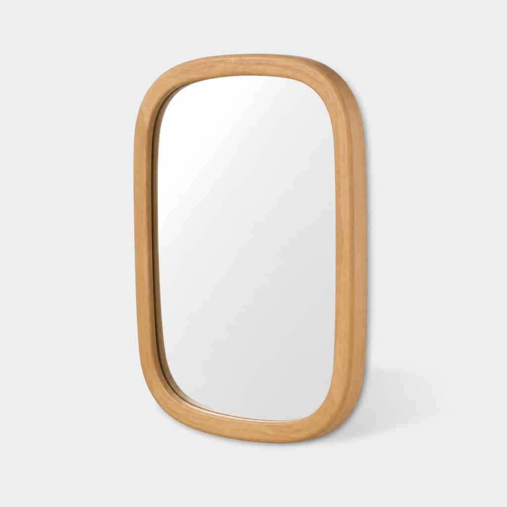 Petit miroir en bois au cadre naturel
